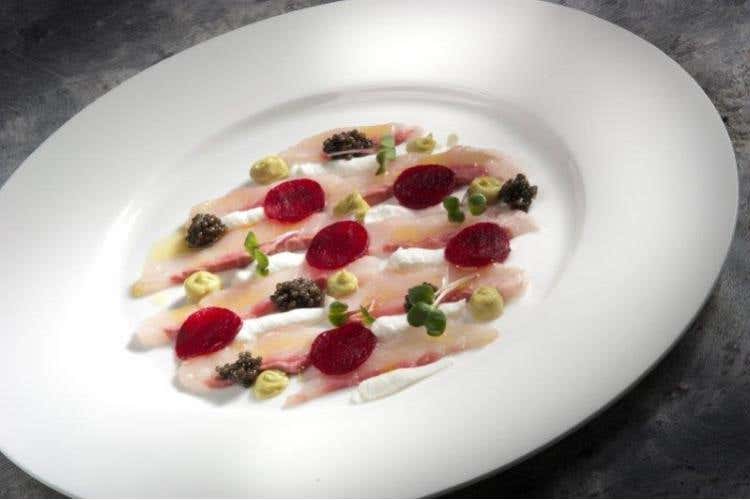 Carpaccio di storione, avocado, crema di robiola con caviale e barbabietole